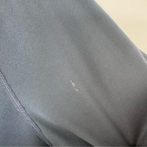 Under Armor Men’s Loose Fit Lightweight T-shirt, M, Dark Gray, GUC - Picture 5 of 6